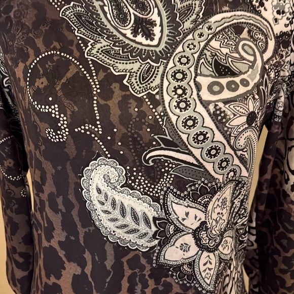 The pyramid collection animal print floral top size small - Picture 2 of 7